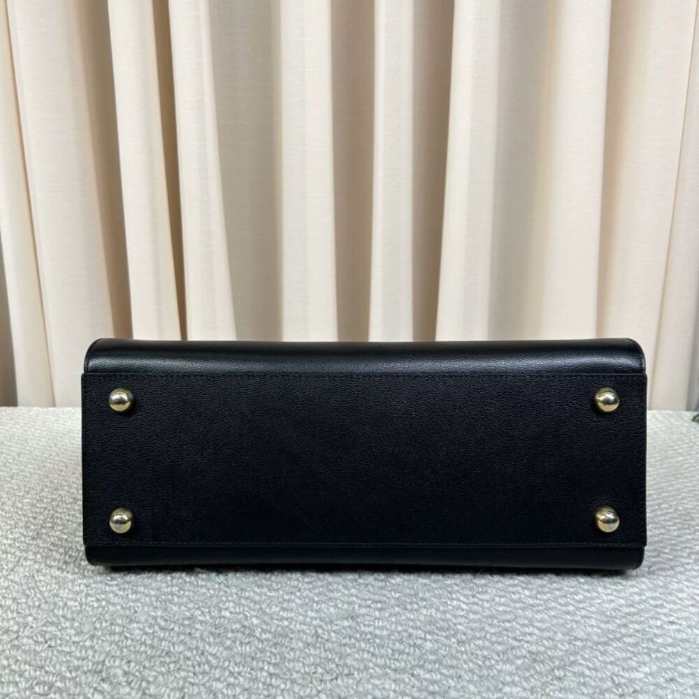 Burberry Women Pre-Loved Bag Very Good Condition - Picture 2 of 4